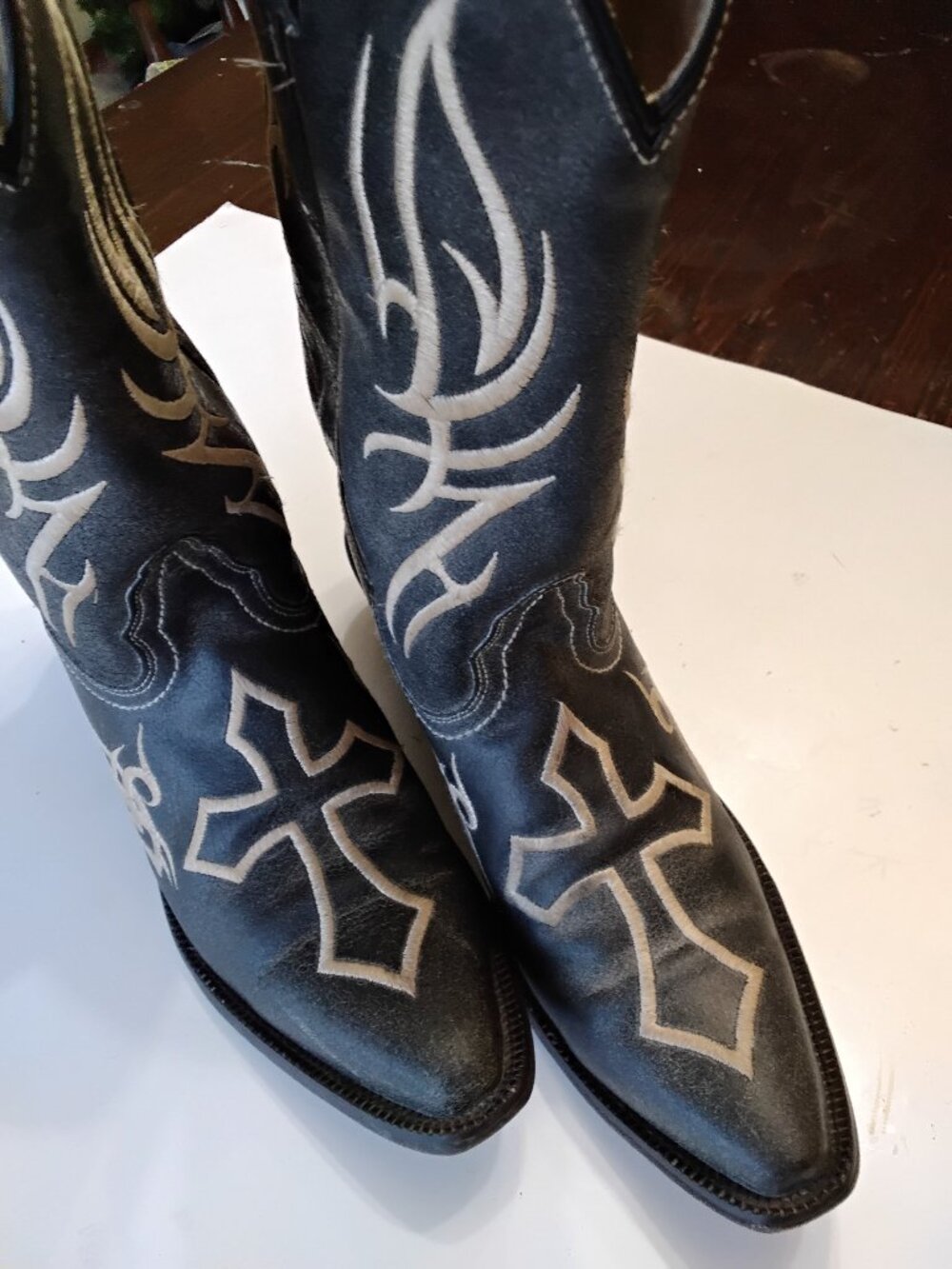 Justin Bent Rail Sz 9.5 Gray Distressed Leather Embroidered Cross Cowgirl Boots